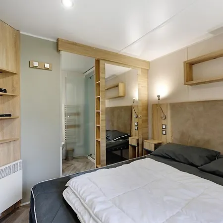 Mobile Du Bois Dormant مكان تخييم *